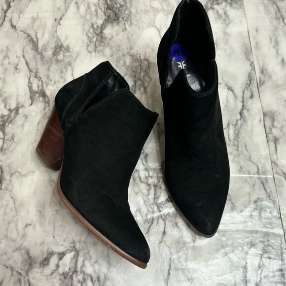 FRYE Black booties ankle boots point toe size 8.5 - Picture 1 of 8